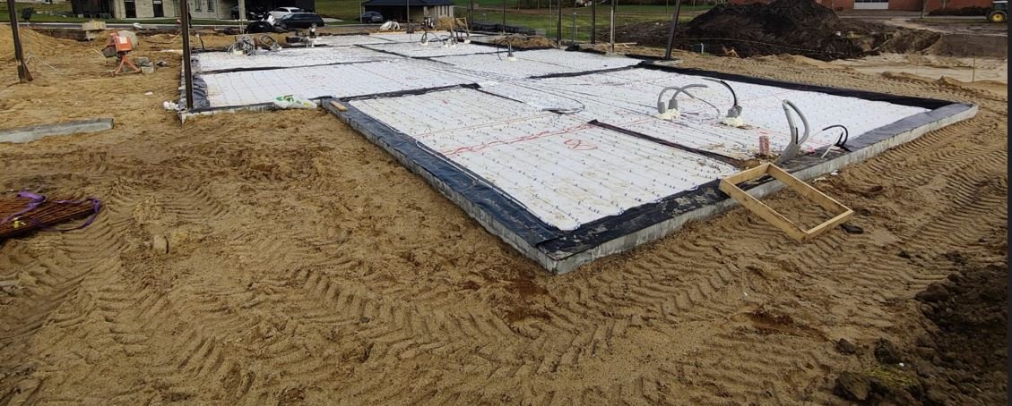 Isolering af et villa fundemant på 390 kvm med varmeslanger.