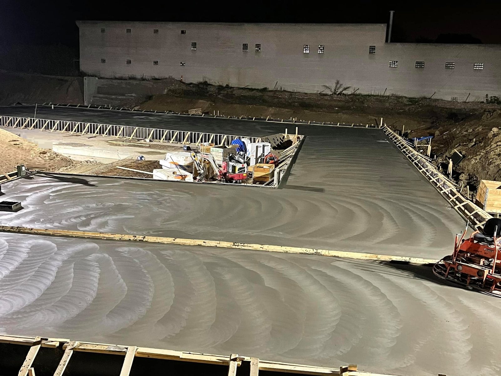 Glittet og pudset industri bygning – færdig resultat